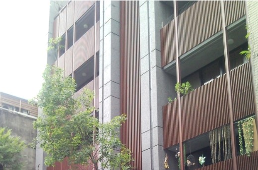  商辦社區外牆拉皮整修工法、營造成本與材料比較全解析  老屋拉皮需要申請建照嗎？建築法規、請照流程、常見退件原因完整解析｜周嘉源建築師事務所 