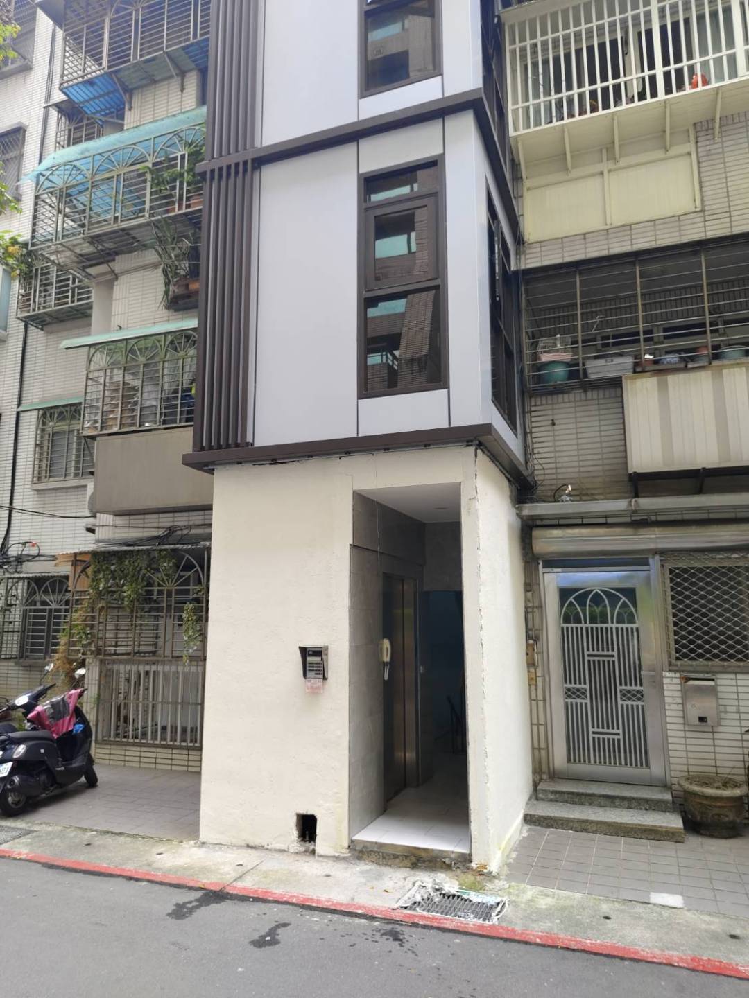  第一章｜老舊公寓增設電梯規劃全攻略｜公寓加裝電梯費用、補助、建照申請一次看懂  第二章｜公寓加裝電梯費用、政府補助、建照申請流程完整解析（2026最新版）｜周嘉源建築師事務所 